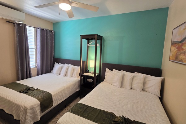 Cortinas blackout, wifi gratis y ropa de cama