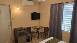Chambre double, balcon | Rideaux dâobscurcissement, accĂšs au Wi-Fi (inclus), literie fournie