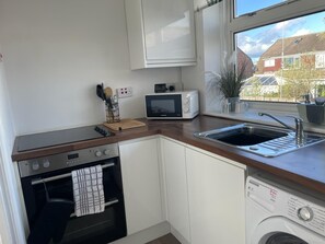 Mikrobølgeovn, ovn og kokeplater