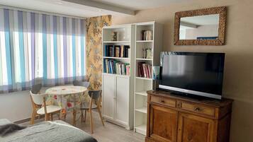 1 Schlafzimmer, Bügeleisen/Bügelbrett