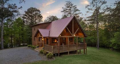 NEW! Stunning chalet minutes from Murphy