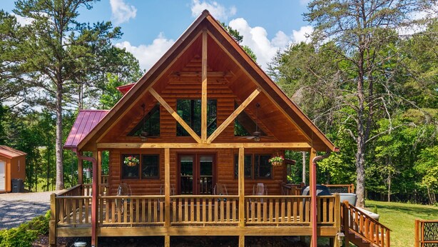 A wooden cabin with a porch, large windows, and a red roof. - Stunning  chalet close to Murphy. Hot Tub, Fire Pit, Dog Friendly, Ample Parking (Murphy)