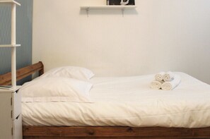 1 chambre, fer et planche à repasser, Wi-Fi, draps fournis
