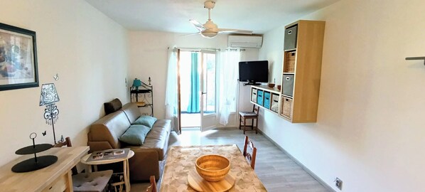 TV, DVD player - Well equipped studio with terrace, Sanary-sur-Mer (Sanary-sur-Mer)