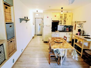 Fridge, microwave, coffee/tea maker, toaster