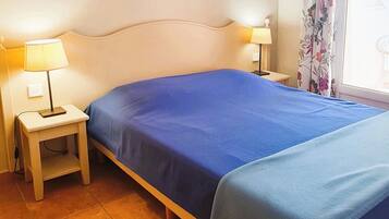 1 bedroom, iron/ironing board, bed sheets