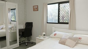 2 habitaciones, escritorio, wifi y ropa de cama
