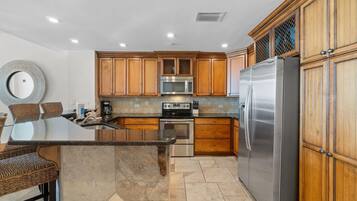Condo, Multiple Beds (Spanish Key 306) | Private kitchen