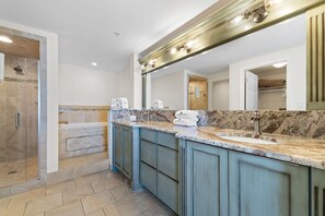 Condo, Multiple Beds (Spanish Key 306) | Bathroom | Shampoo, toilet paper - Spanish Key 306 (Pensacola)