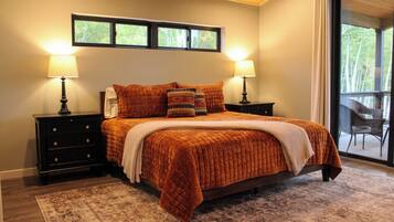 3 bedrooms, desk, iron/ironing board, travel crib