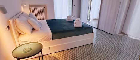2 makuuhuonetta, tallelokero huoneessa, Wi-Fi, vuodevaatteet