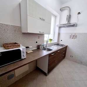 Microonde, forno, pentole/stoviglie/utensili, spezie
