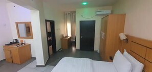 Deluxe Room, Balcony, City View | Desk, laptop workspace, blackout drapes, soundproofing - Sonamoni  Hotel  (Warri)