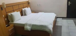 Deluxe Oda, Balkon, Şehir Manzaralı | Masa, dizüstü bilgisayar çalışma alanı, güneşlik/perde, ses yalıtımı 