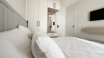 Habitación de lujo doble, balcón, vistas a la ciudad | Ropa de cama de alta calidad y wifi gratis