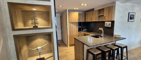 Réfrigérateur, micro-ondes, four, lave-vaisselle