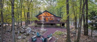 The Robin's Nest, a cozy 3-bedroom cabin in Lake Harmony with Firepit, AC, WiFi