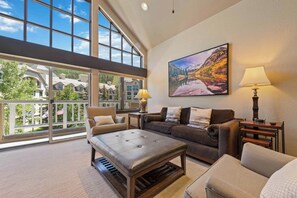 TV - Saint James Place 423 (Beaver Creek)