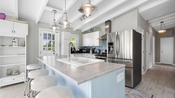 Microwave, oven, stovetop, coffee/tea maker