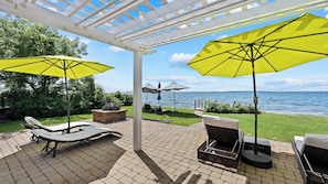 Terrace/patio - Private Bayfront Living, Water Views (Southampton)