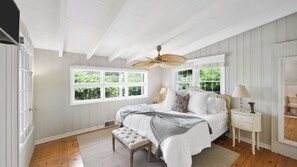 3 bedrooms, iron/ironing board, Internet, bed sheets