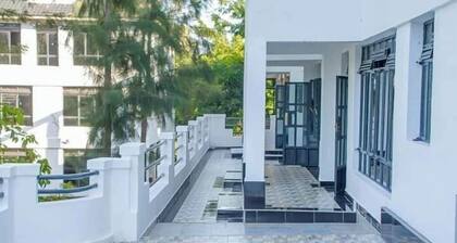 The LOCH Hotel Bondo