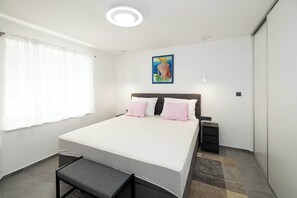 2 chambres, fer et planche à repasser, Wi-Fi, draps fournis