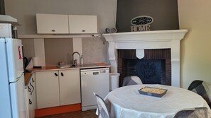 Micro-ondes, four, plaque de cuisson, lave-vaisselle