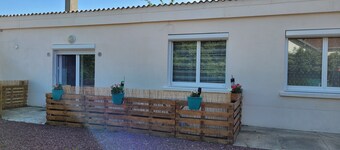 SINGLE-STOREY APARTMENT WITH TERRACE