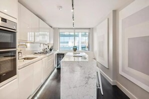 Apartment - Luxurious 3-bed 2-bath Apartment in Belgravia (London)