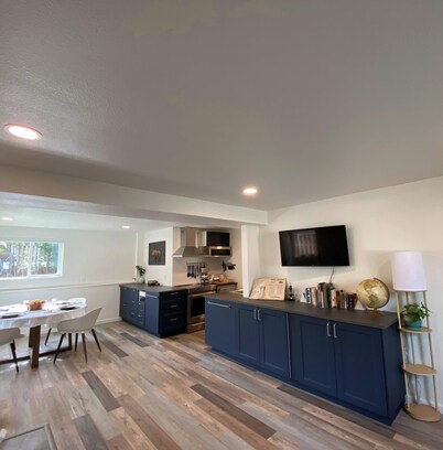 1-bedroom, with fireplace, king bed and cruiser bikes.