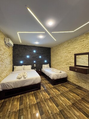 Habitación cuádruple económica | Sábanas de algodón egipcio y ropa de cama de alta calidad