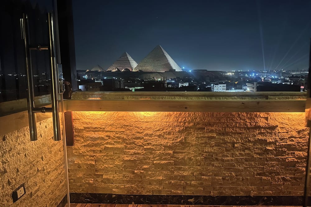 Vida Pyramids Inn