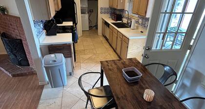 Texas Charm Hideaway 3 bedrooms-4 beds