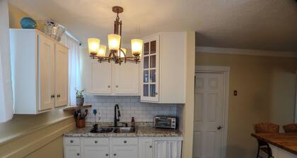 Charming 1-bedroom apartment in lovely Biddeford with AC, WiFi