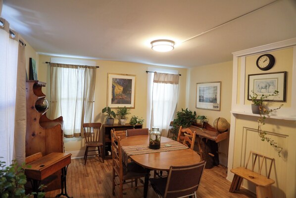 Dining - Super Charming 2-Bedroom in Trendy Biddeford (Biddeford)