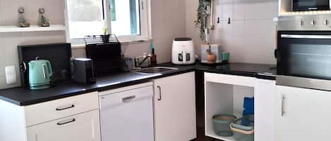 Refrigerador, microondas, horno y lavavajillas