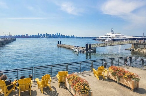 Charming 1-bedroom condo in brilliant North Vancouver with fitness room, WiFi