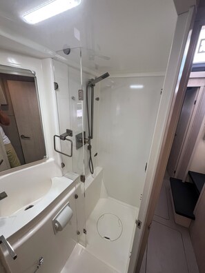 Hair dryer, towels, soap, toilet paper - 51' Luxury Yacht in Key West (Key West)