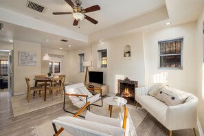 Smart TV, fireplace
