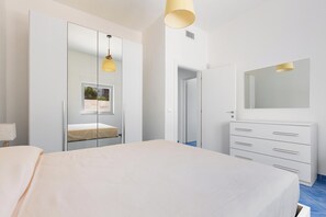3 bedrooms, iron/ironing board, internet