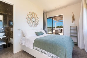 4 habitaciones, tabla de planchar con plancha y wifi 