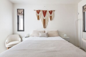 4 bedrooms, iron/ironing board, WiFi
