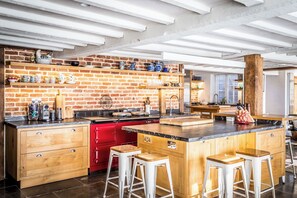 Kühlschrank, Mikrowelle, Ofen, Geschirrspüler