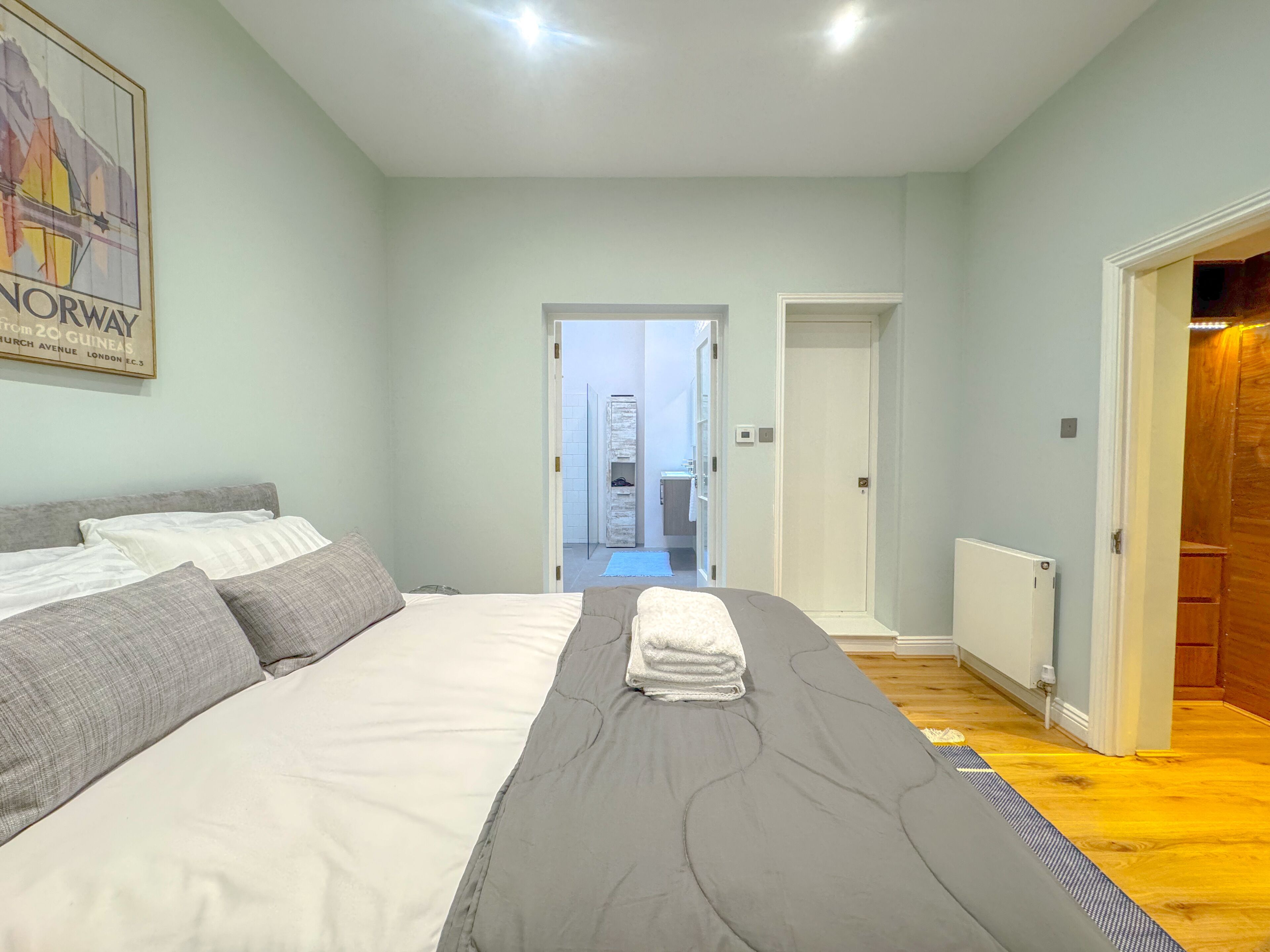 2 bedrooms, iron/ironing board, free WiFi, bed sheets