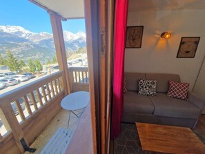 TV - 30m from ski slopes, 2nd floor, view mountain, balcony, tv, ski locker, 19m², Valfréjus (Valfréjus)