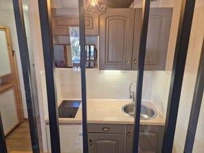 Fridge, microwave - 30m from ski slopes, 2nd floor, view mountain, balcony, tv, ski locker, 19m², Valfréjus (Valfréjus)