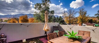 Gorgeous Home near Garden of the Gods with Rooftop Deck & Gourmet Kitchen