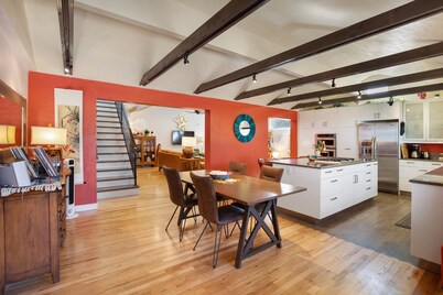 Gorgeous Home near Garden of the Gods with Rooftop Deck & Gourmet Kitchen