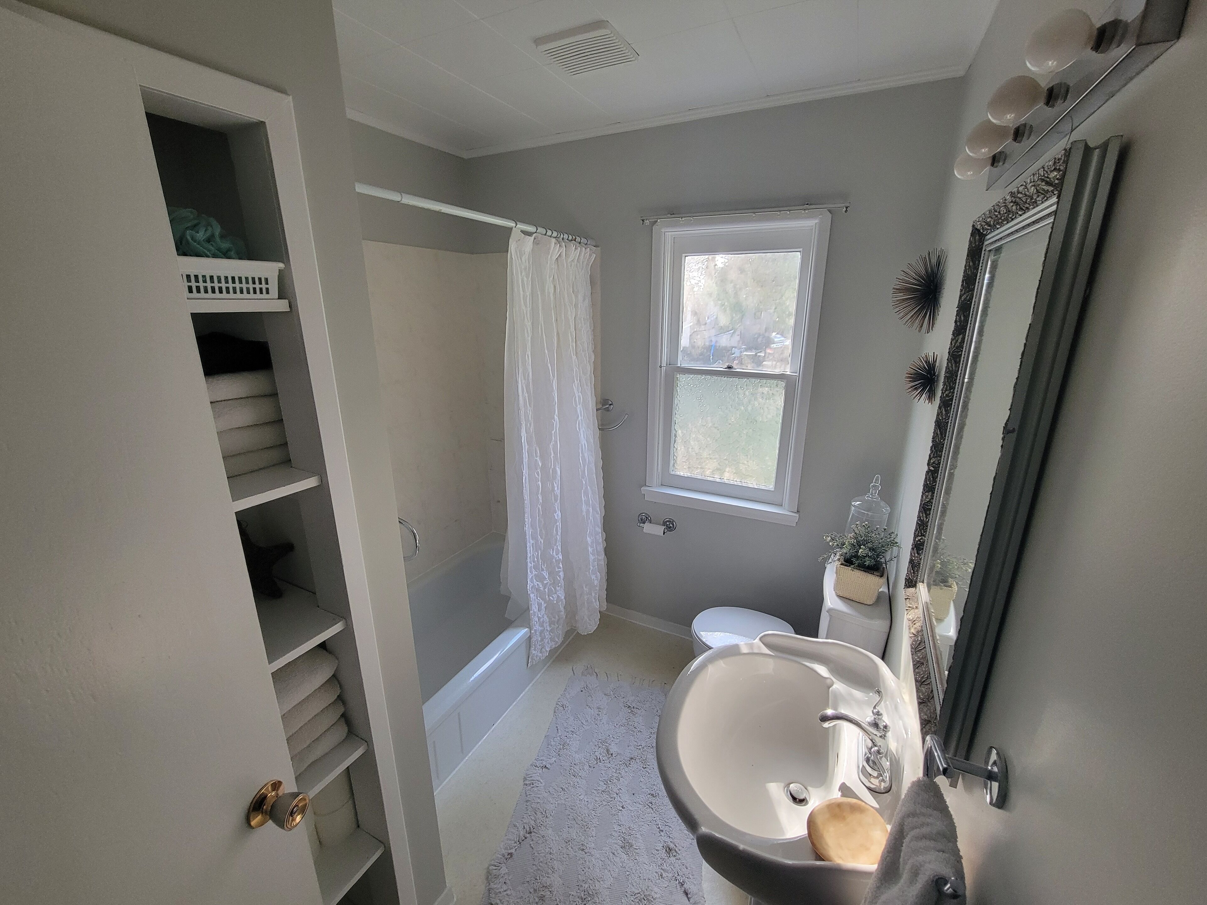 Towels, soap, toilet paper